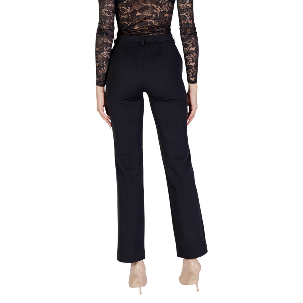 Nur schwarze ausgestellte Hose aus recyceltem Polyester
