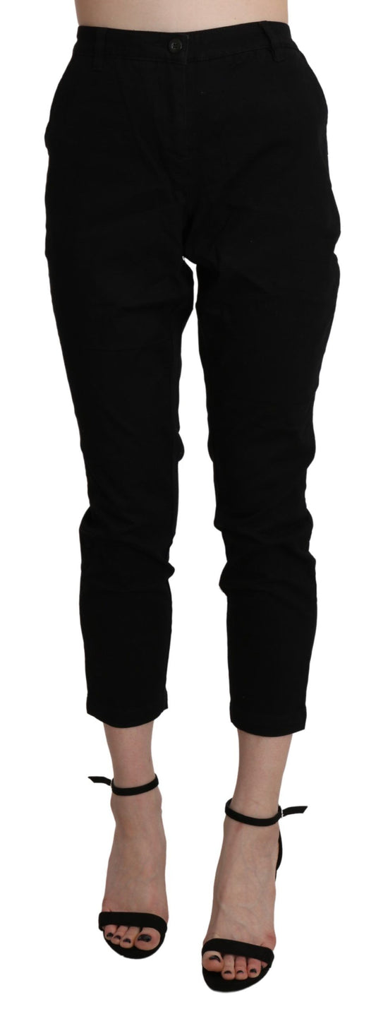 Acht – Schwarze, enge Caprihose aus Baumwolle mit hoher Taille und kurzem Schnitt