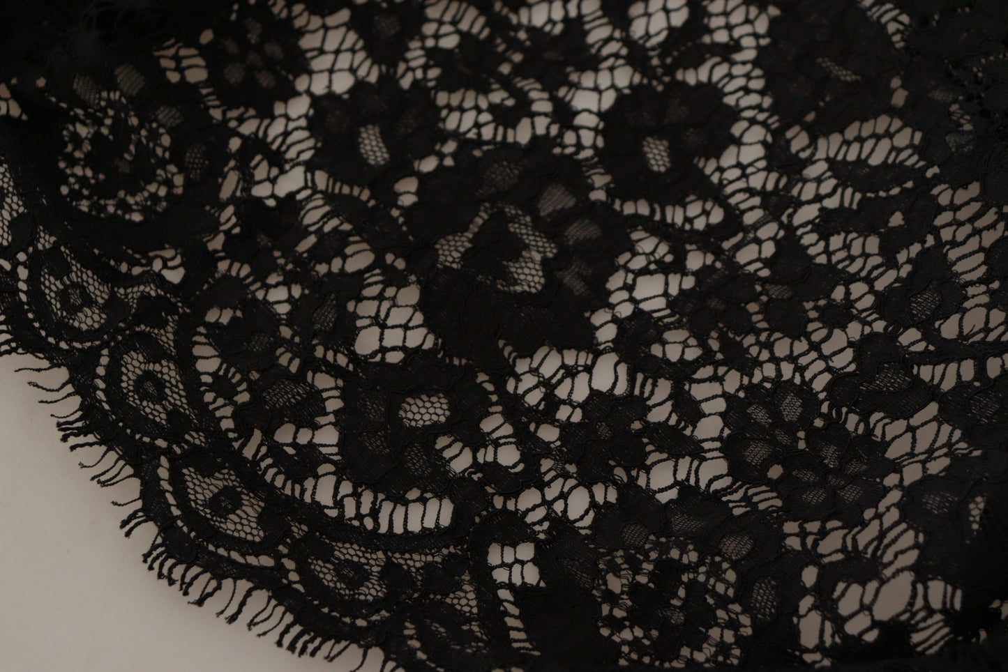 Dolce & Gabbana – Schwarze Bluse mit floraler Spitze und Pullover „Sicily“