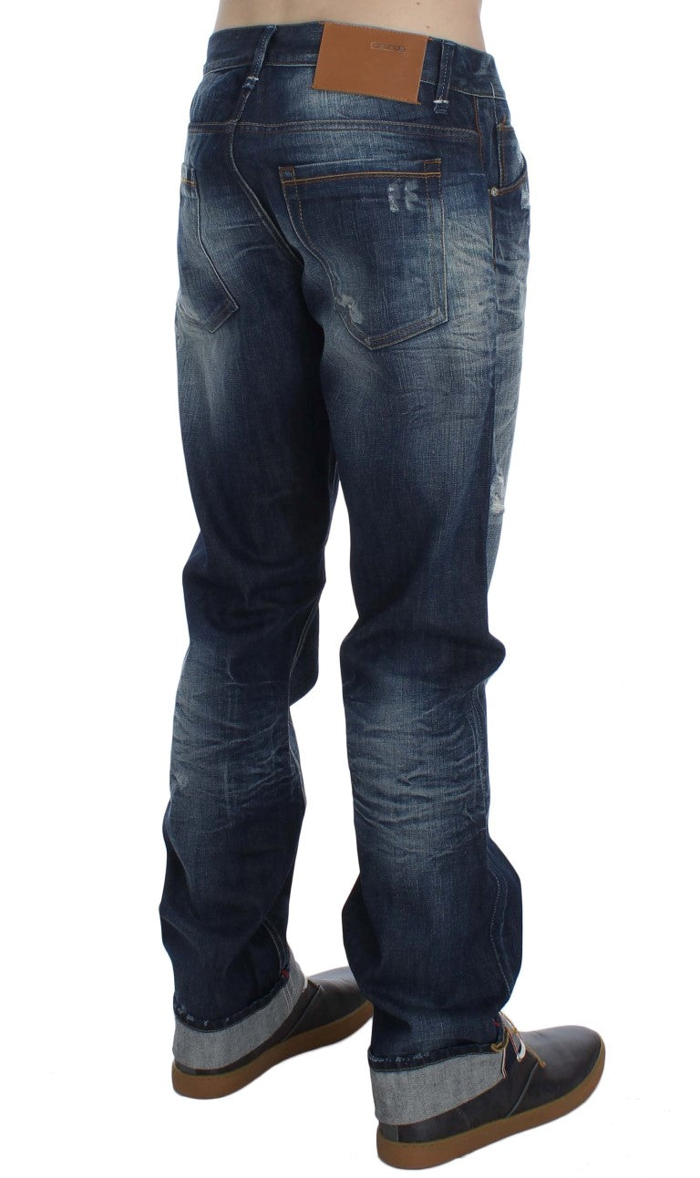 Acht Jeans aus Baumwolldenim in normaler Passform in blauer Waschung