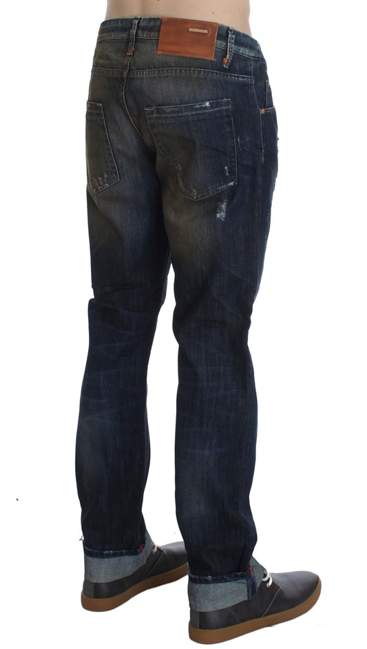 Acht Regular Straight Fit Jeans aus Baumwolle in blauer Waschung