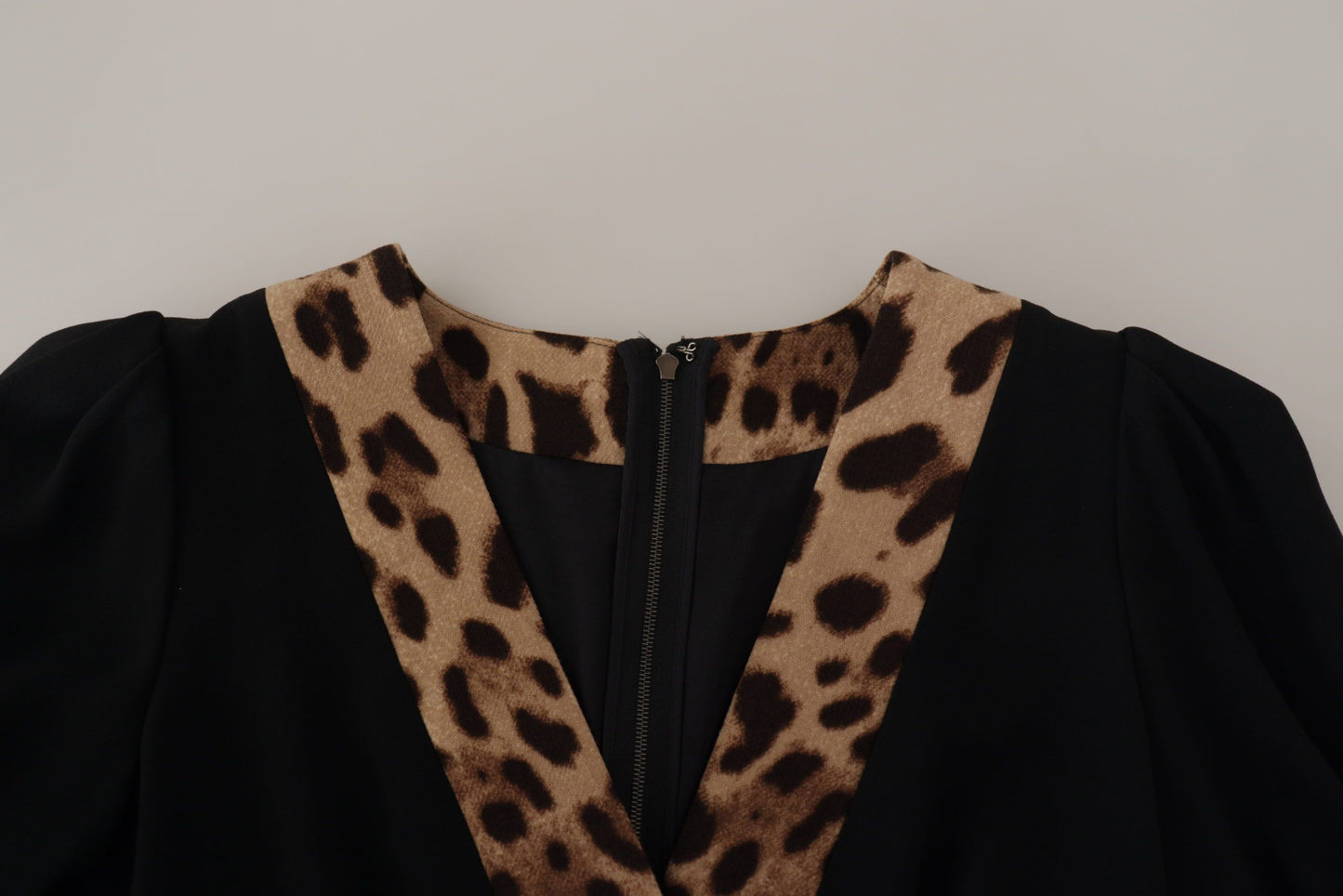 Dolce & Gabbana – Schwarzes, knielanges A-Linien-Kleid mit Leopardenmuster