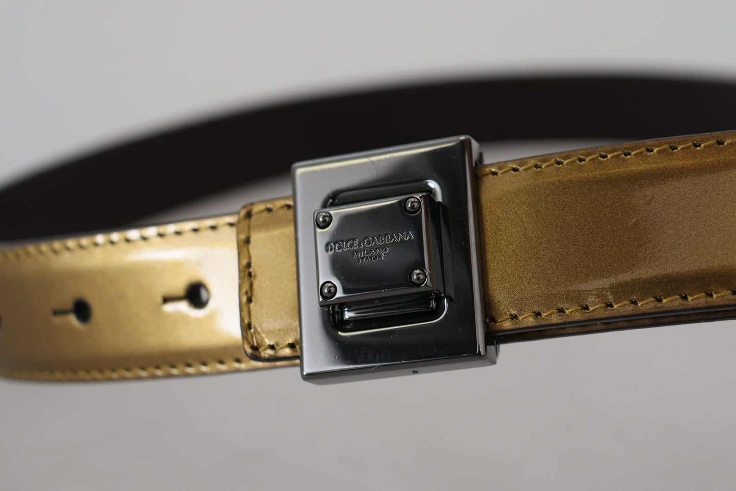 Dolce & Gabbana Gürtel aus goldenem Leder mit silberner quadratischer Metallschnalle