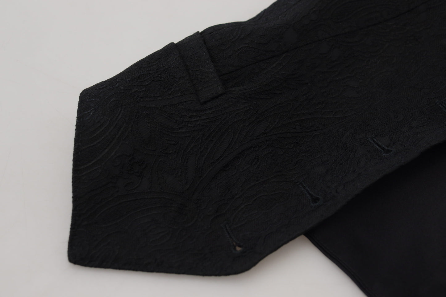 Dolce & Gabbana – Schwarzes, ärmelloses Brokat-Top mit Knopfleiste
