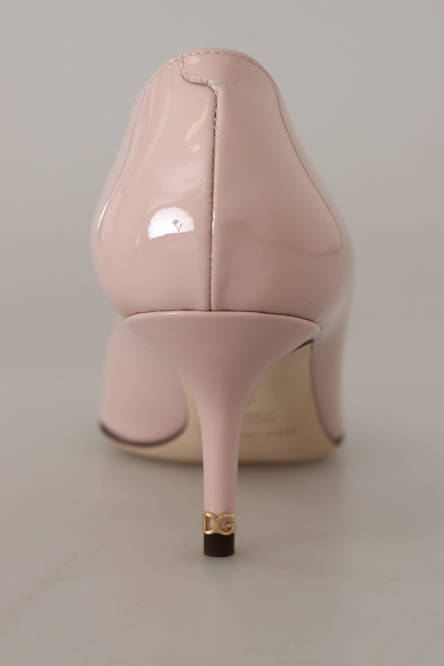 Dolce & Gabbana – Pumps aus rosa Lackleder mit Kitten Heels