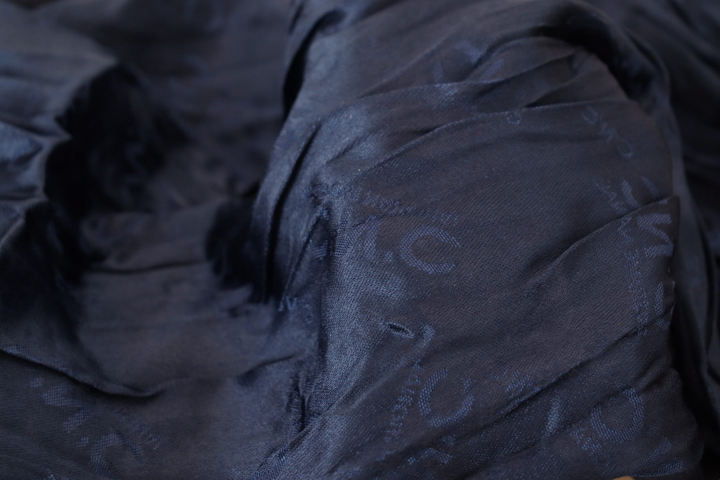 Costume National Blauer Seidenschal, Foulard, Fransenschal