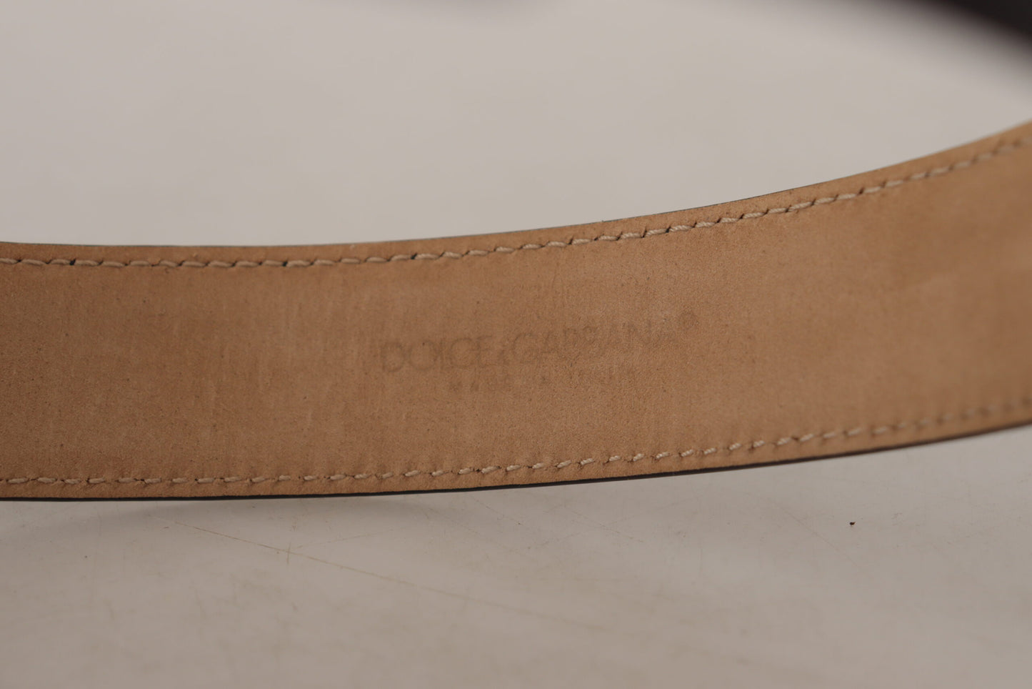 Dolce & Gabbana Schwarzer, klassischer Taillengürtel aus massivem Leder mit goldener Schnalle