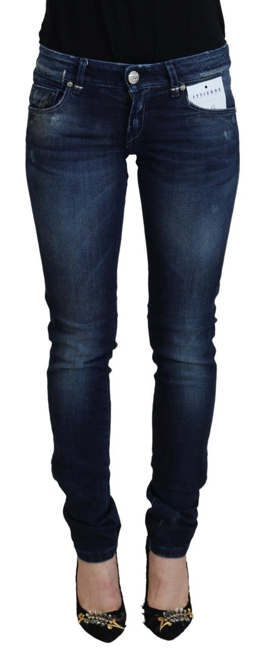 Acht Blaue, schmal geschnittene Damen-Jeans aus Baumwolle mit niedriger Taille