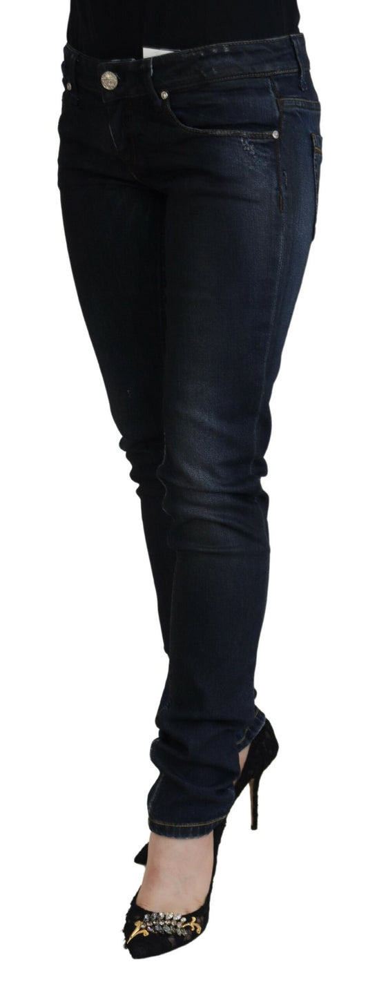 Acht Blaue, schmal geschnittene Damen-Jeans aus Baumwolle mit niedriger Taille