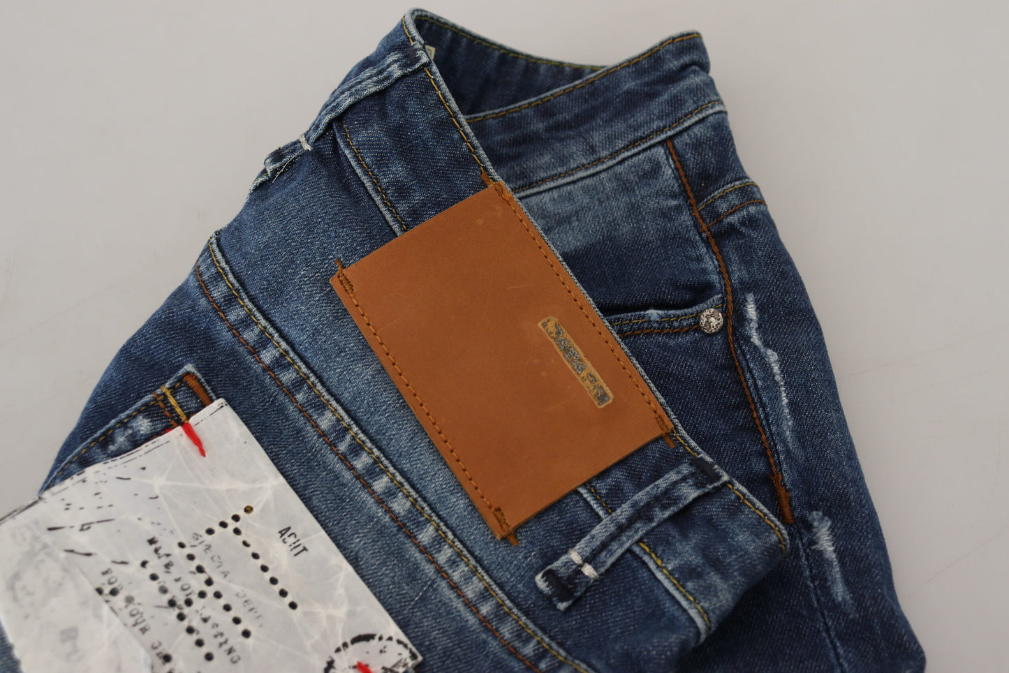 Acht Blaue Slim Fit Jeans aus gewaschener Baumwolle für Damen