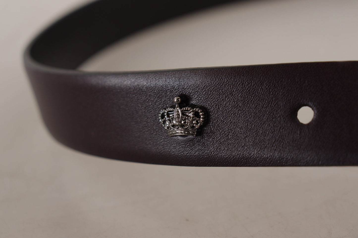 Dolce & Gabbana – Dunkelvioletter Ledergürtel „Box Borchia“ mit Metallschnalle