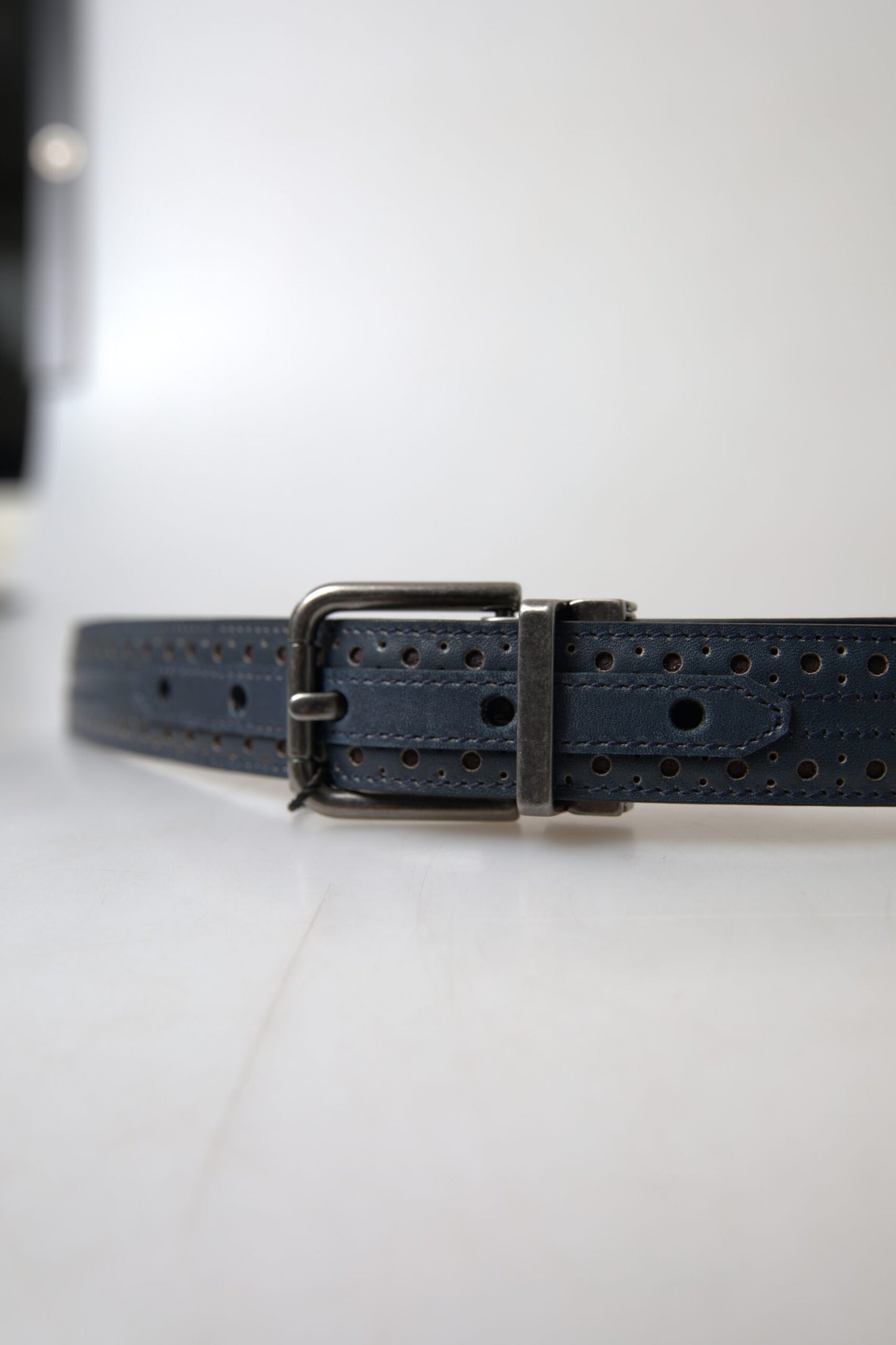 Dolce & Gabbana – Blauer Ledergürtel mit perforierter Metallschnalle