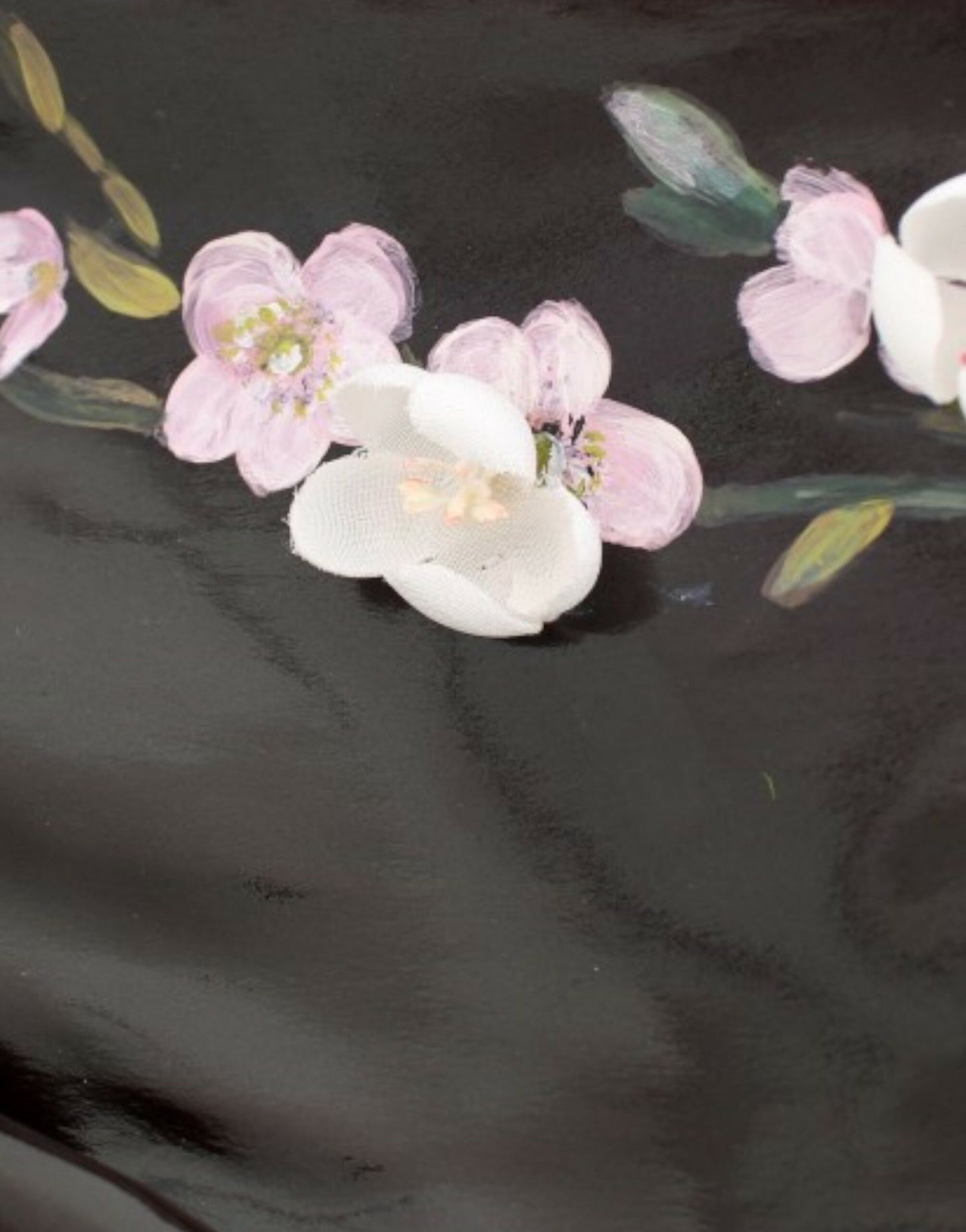 Dolce & Gabbana Schwarzes Etuikleid mit 3/4-Ärmeln und Blumenmuster