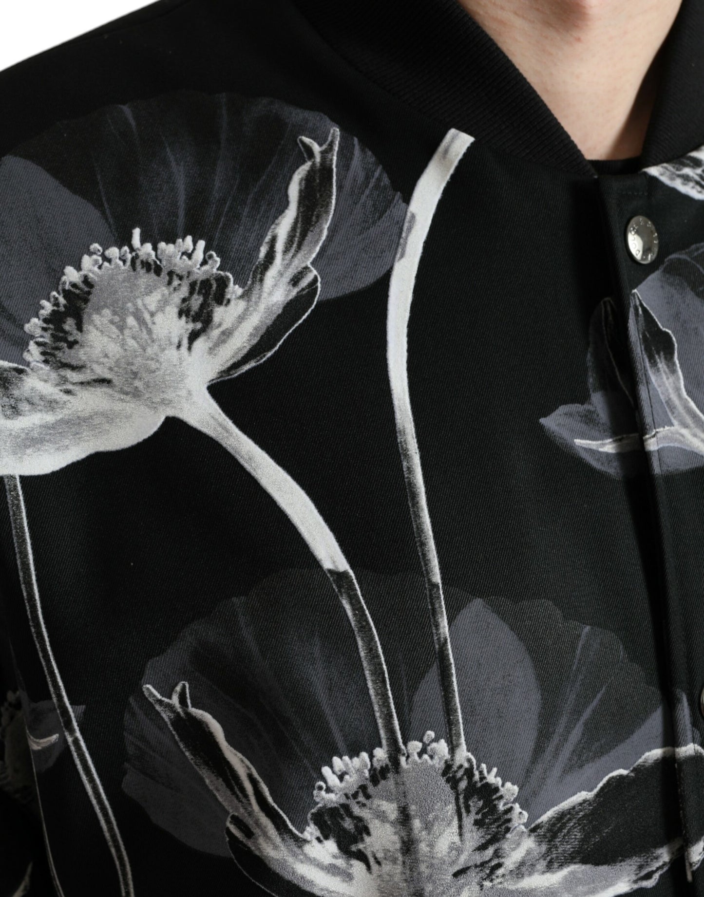 Dolce & Gabbana – Schwarze Bomberjacke aus Wolle mit Blumenmuster und Knopfleiste