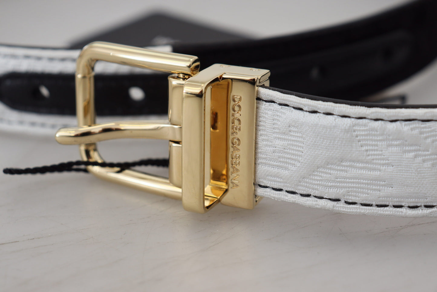 Dolce & Gabbana Weiß-Schwarzer Patchwork-Gürtel mit goldener Metallschnalle