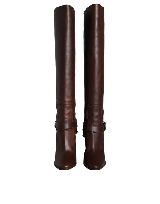 Dolce & Gabbana – Hohe Stiefel aus braunem Leder mit goldfarbenem Logo