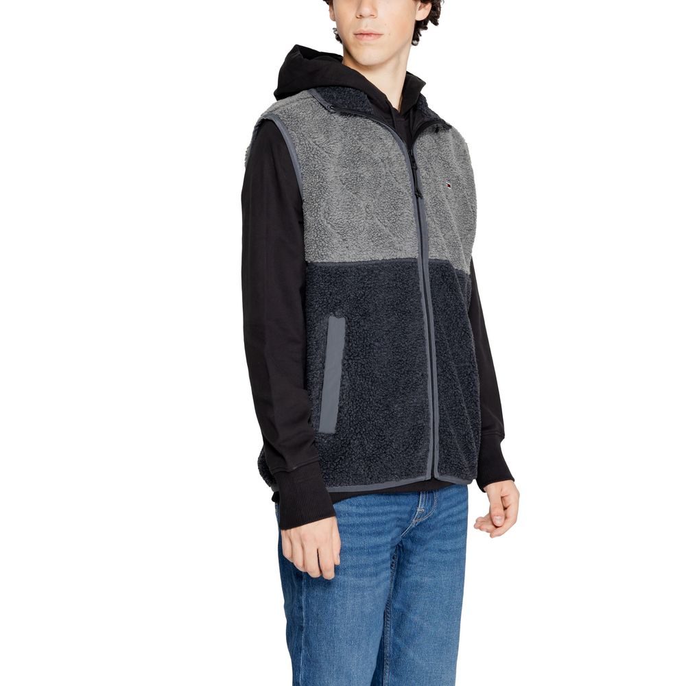 Tommy Hilfiger Jeans – Ärmellose Jacke aus recyceltem Polyester in Schwarz