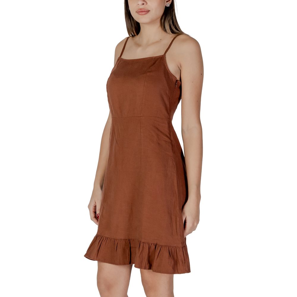B.Young – Braunes Leinen-Midikleid