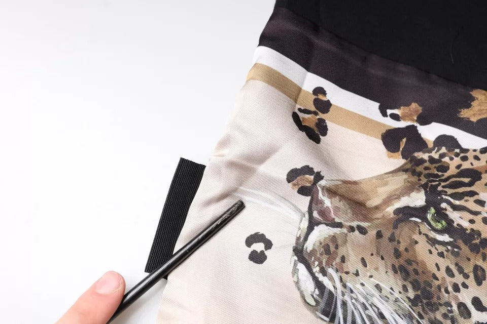 Dolce & Gabbana Schwarzes Kurzarm-T-Shirt aus Baumwolle mit Leopardenmuster