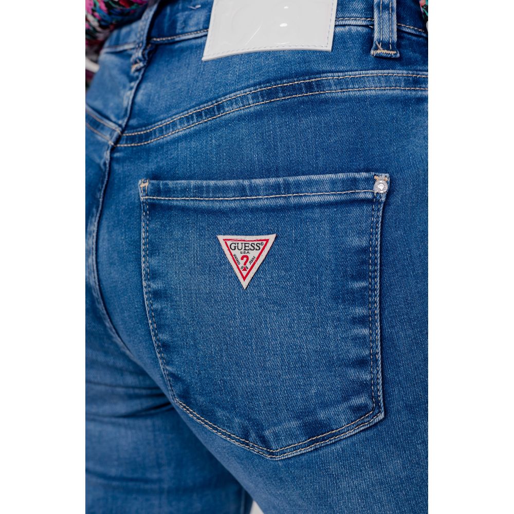 Guess – Hellblaue Mom-Jeans aus Bio-Baumwolle
