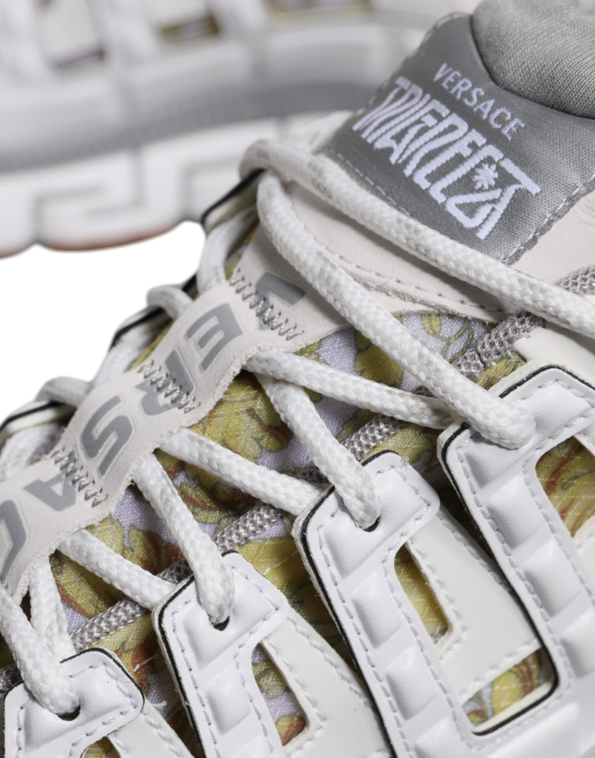 Versace – Weiße Sneakers mit Trigreca-Barocco-Print und niedrigem Schaft