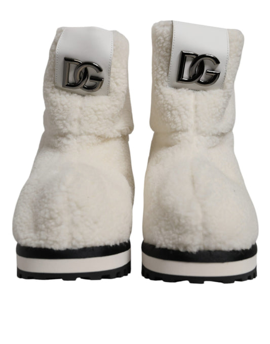 Dolce & Gabbana – Weiße, gepolsterte Stiefel mit Plüschlogo und Wadenmitte