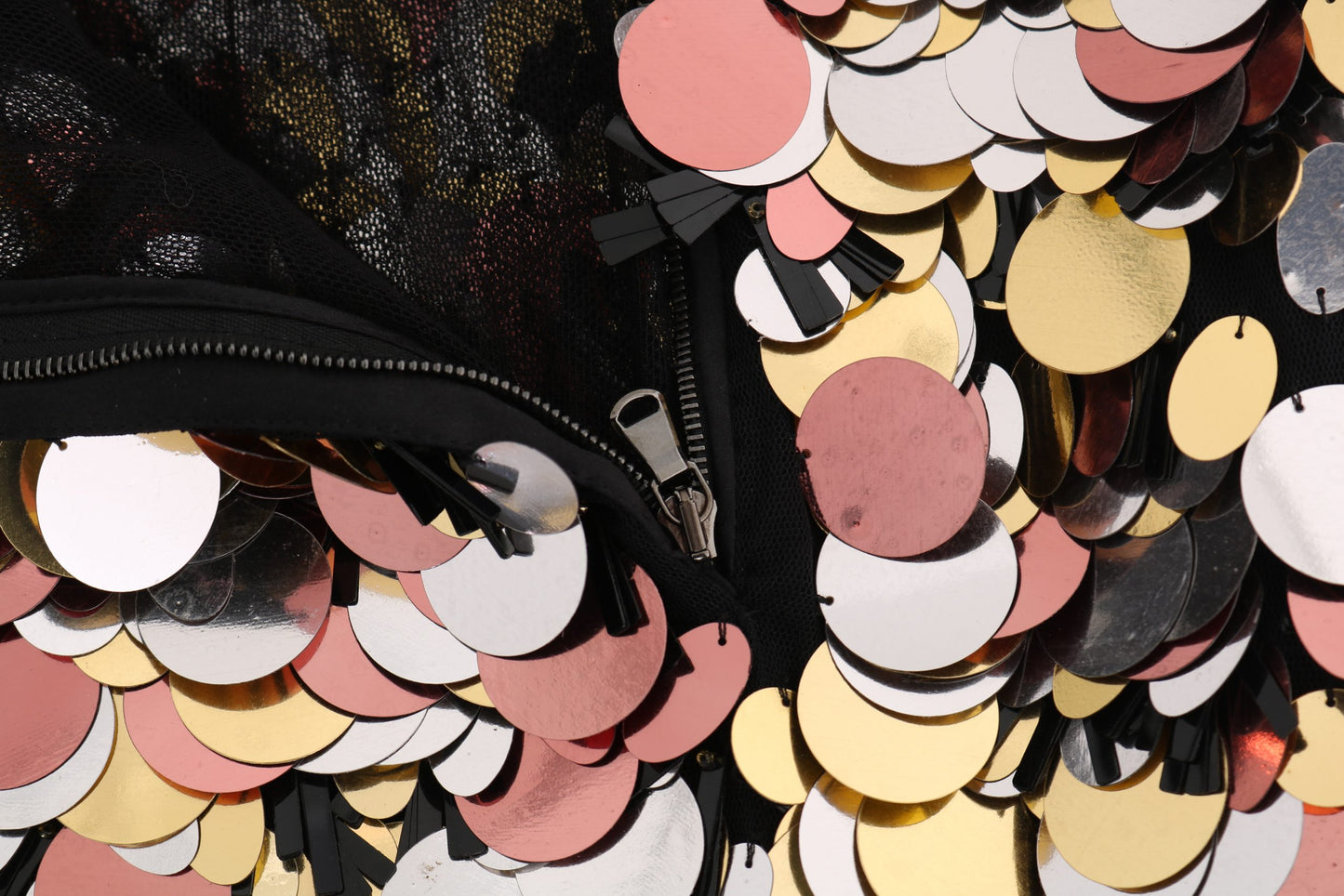 Dolce & Gabbana – Hoch taillierter Rock mit goldenen Pailletten und Schößchen