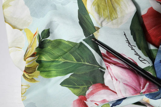 Dolce & Gabbana – Grünes, geblümtes, kurzärmliges Baumwollkleid mit V-Ausschnitt