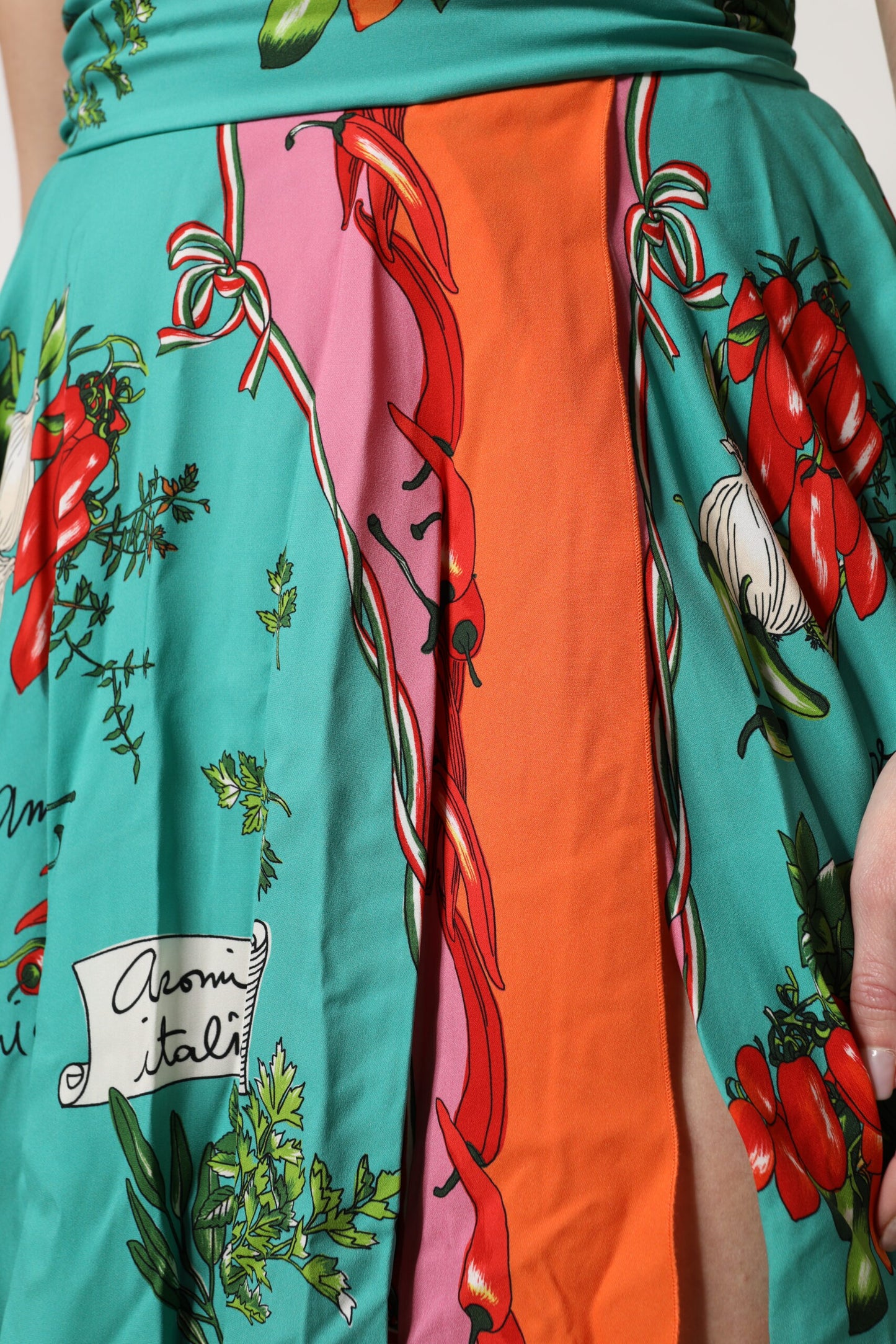 Dolce & Gabbana – Ärmelloses Midikleid aus mehrfarbig bedruckter Seide