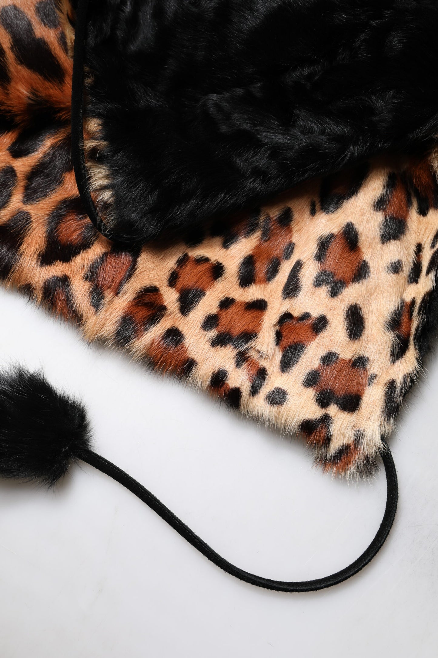 Dolce & Gabbana Schwarze kurze Damenmanteljacke aus Lammfell