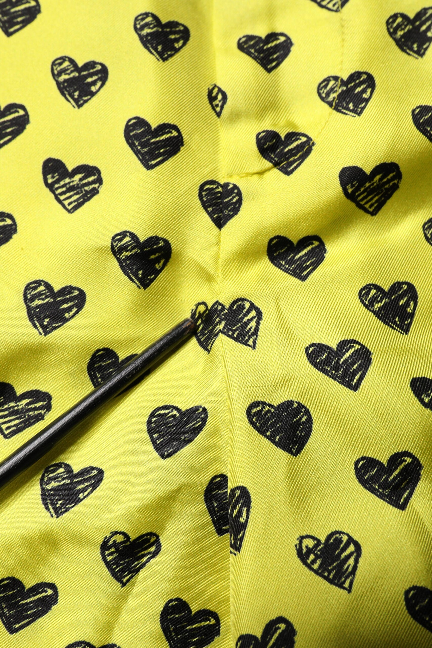 Dolce & Gabbana – Grüne Bermudashorts aus Seide mit Herz-Print