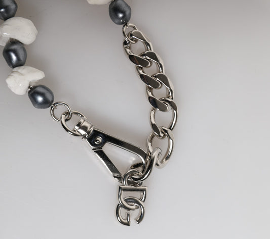 Dolce & Gabbana – Armband mit Muschelanhänger und DG-Logo in Silbertönen aus Messing