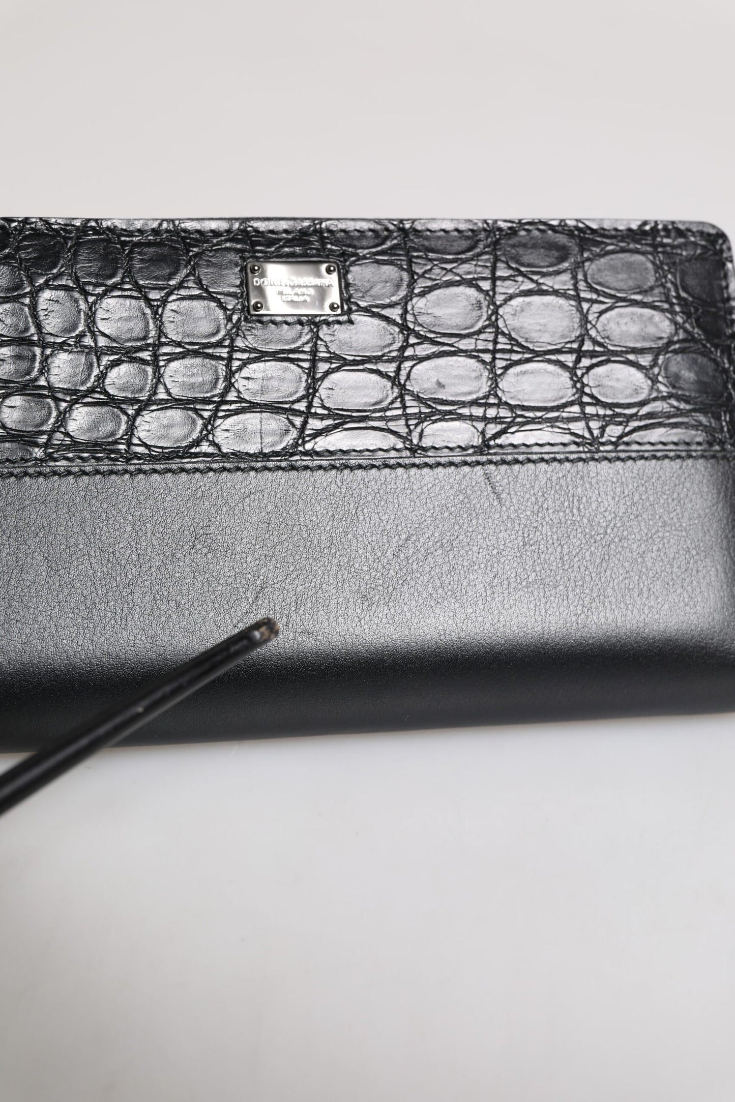 Dolce & Gabbana – Kontinentale Geldbörse mit Rundum-Reißverschluss und Logo-Schild aus schwarzem Leder