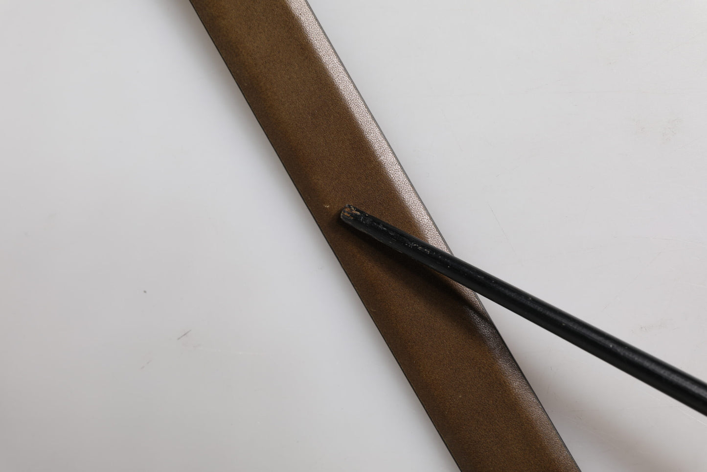 Dolce & Gabbana Brauner Ledergürtel mit klassischer Metall-Logoschnalle