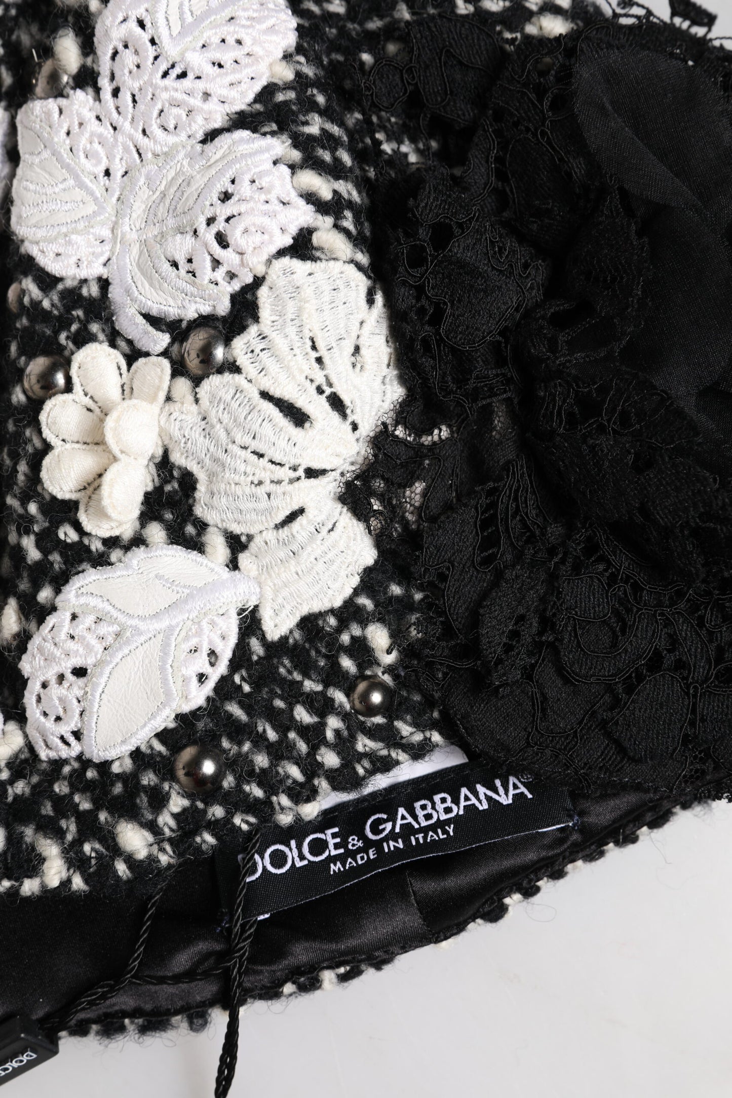 Dolce & Gabbana – Glockenhut aus schwarzer Wolle mit weißem Blumenmuster