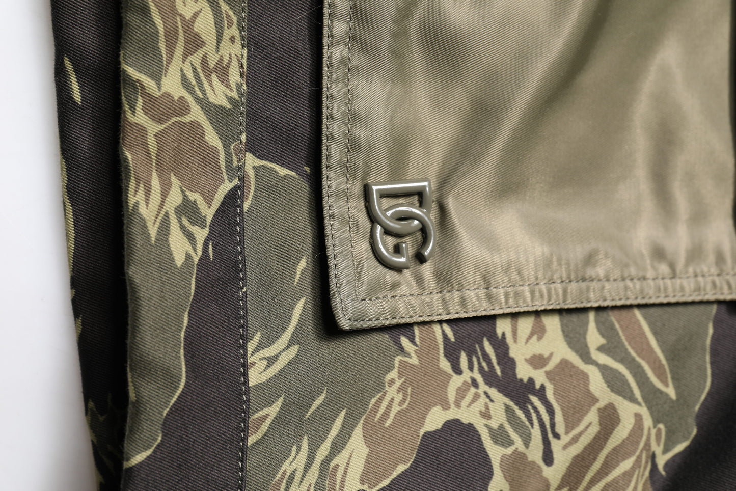 Dolce & Gabbana Mehrfarbige Bomberjacke aus Baumwolle mit Camouflage-Muster
