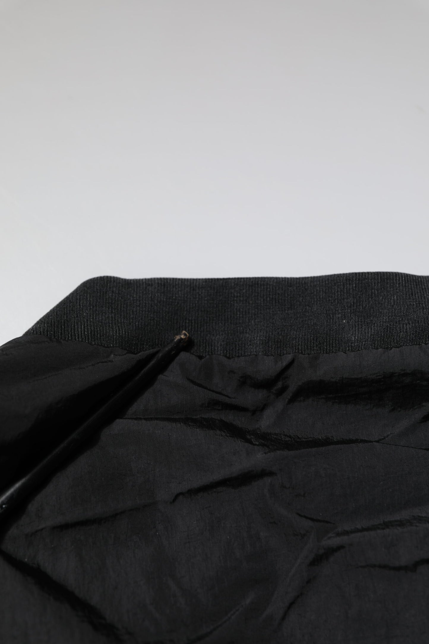 Dolce & Gabbana – Schwarze Bomberjacke aus Nylon mit durchgehendem Reißverschluss und Logo