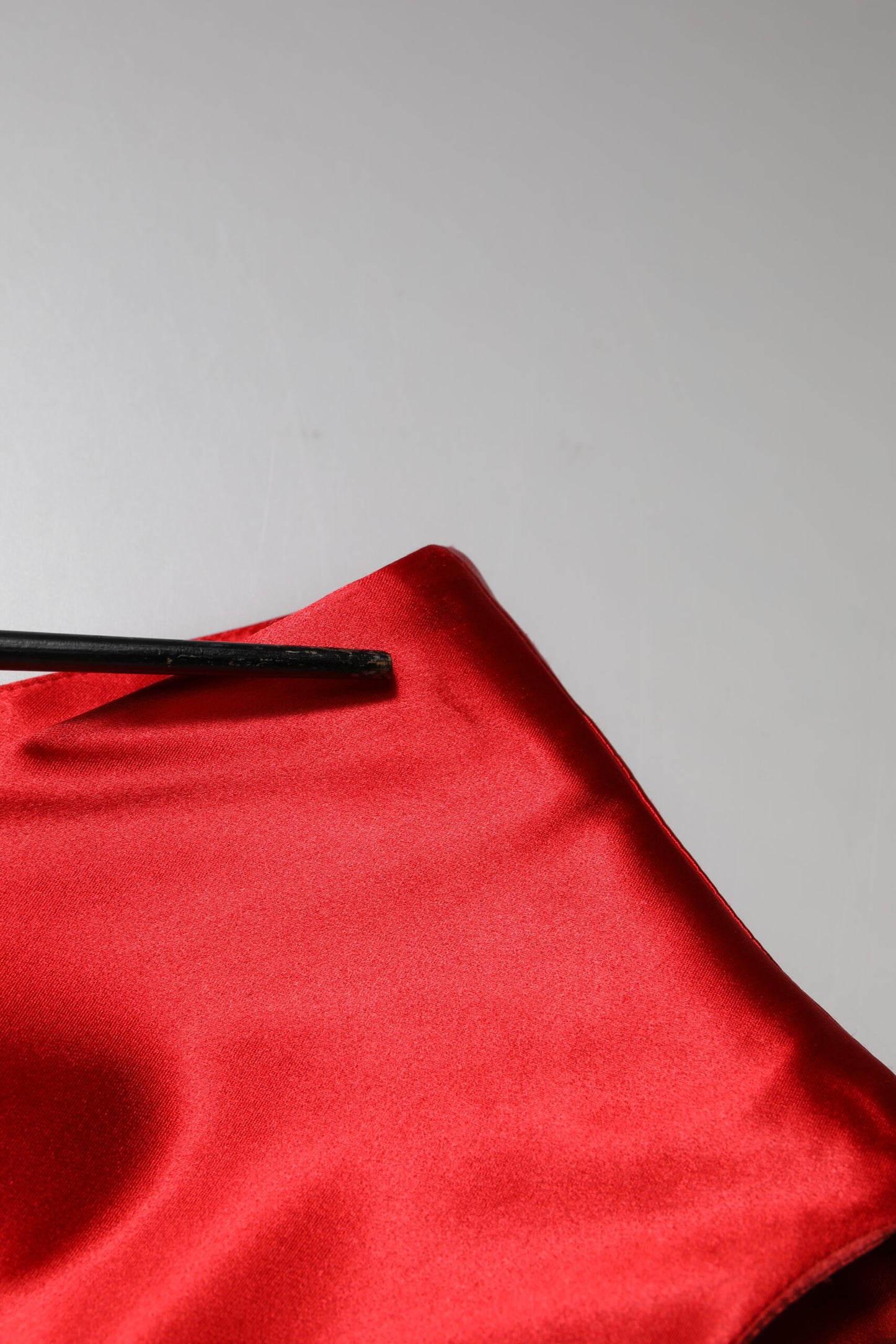 Dolce & Gabbana Rotes ärmelloses Etui-Midikleid aus Acetat