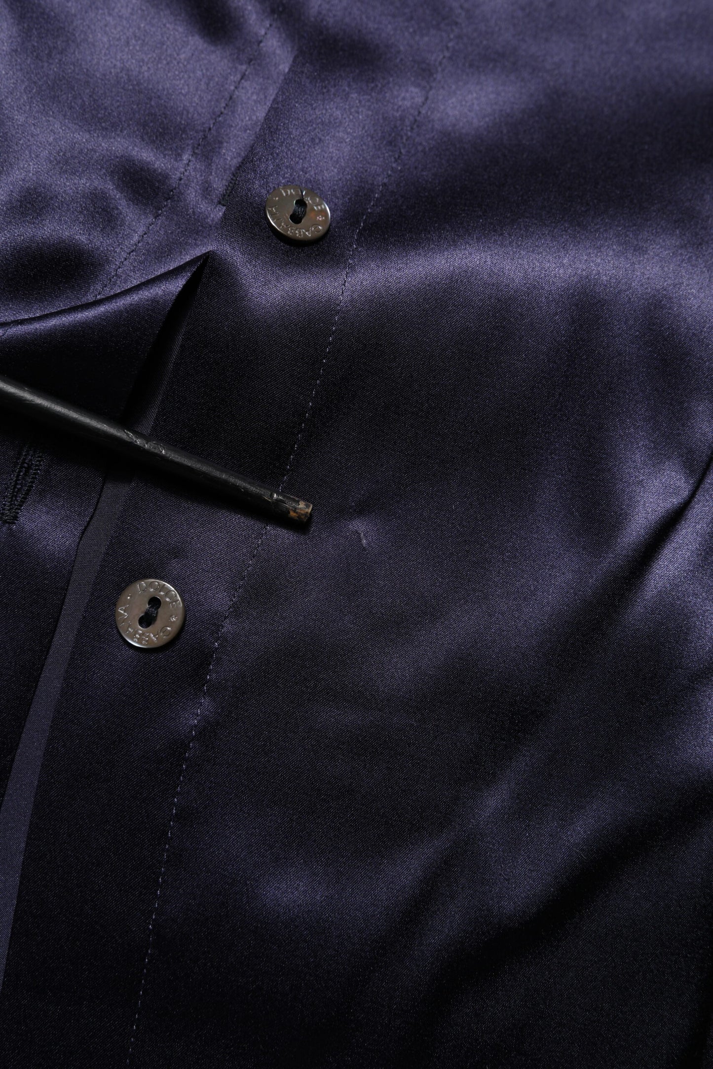 Dolce & Gabbana – Blusentop aus Seide mit Ascot-Kragen in Dunkelviolett