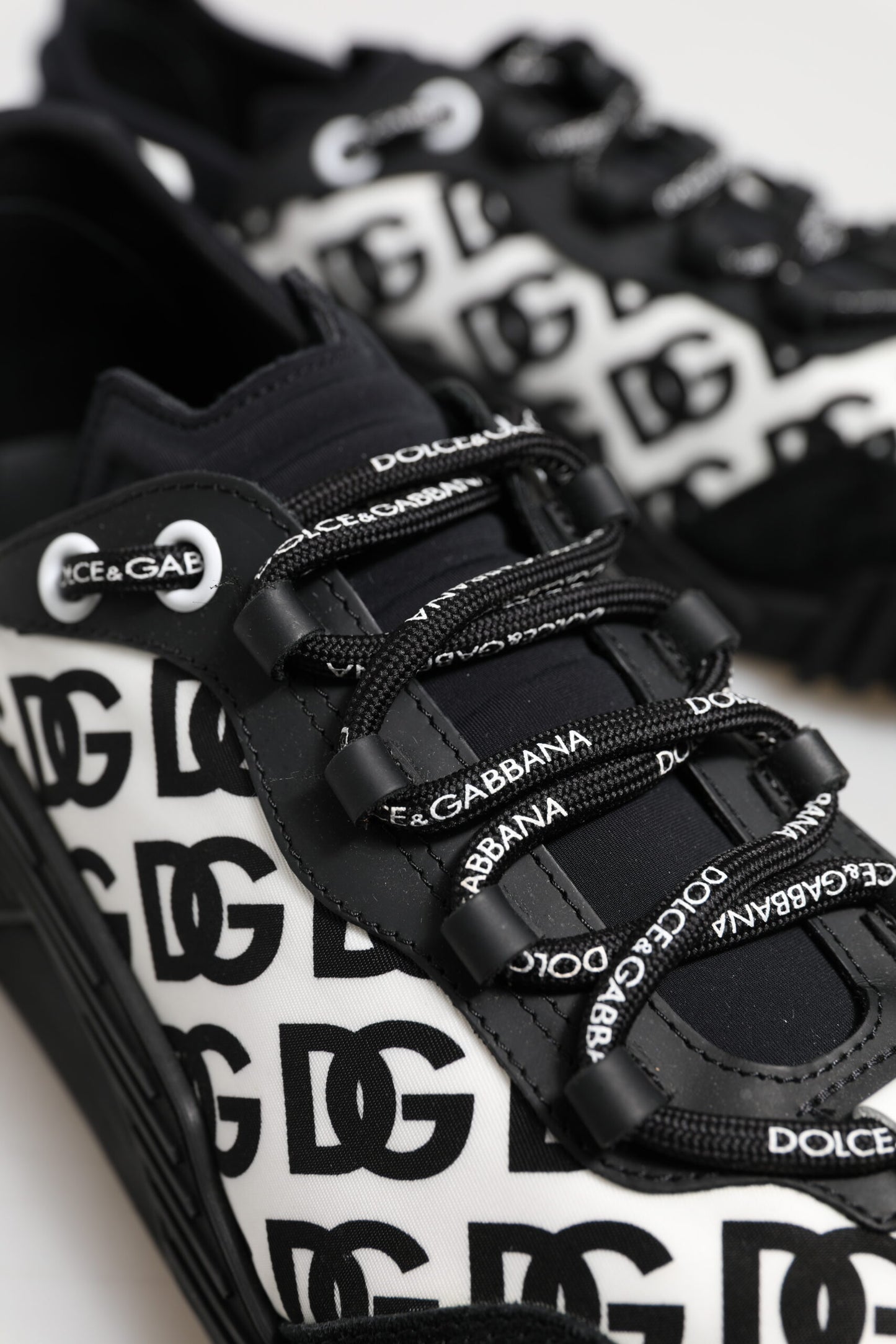 Dolce & Gabbana – Schwarze, niedrige NS1-Sneaker mit Logo und Schnürung