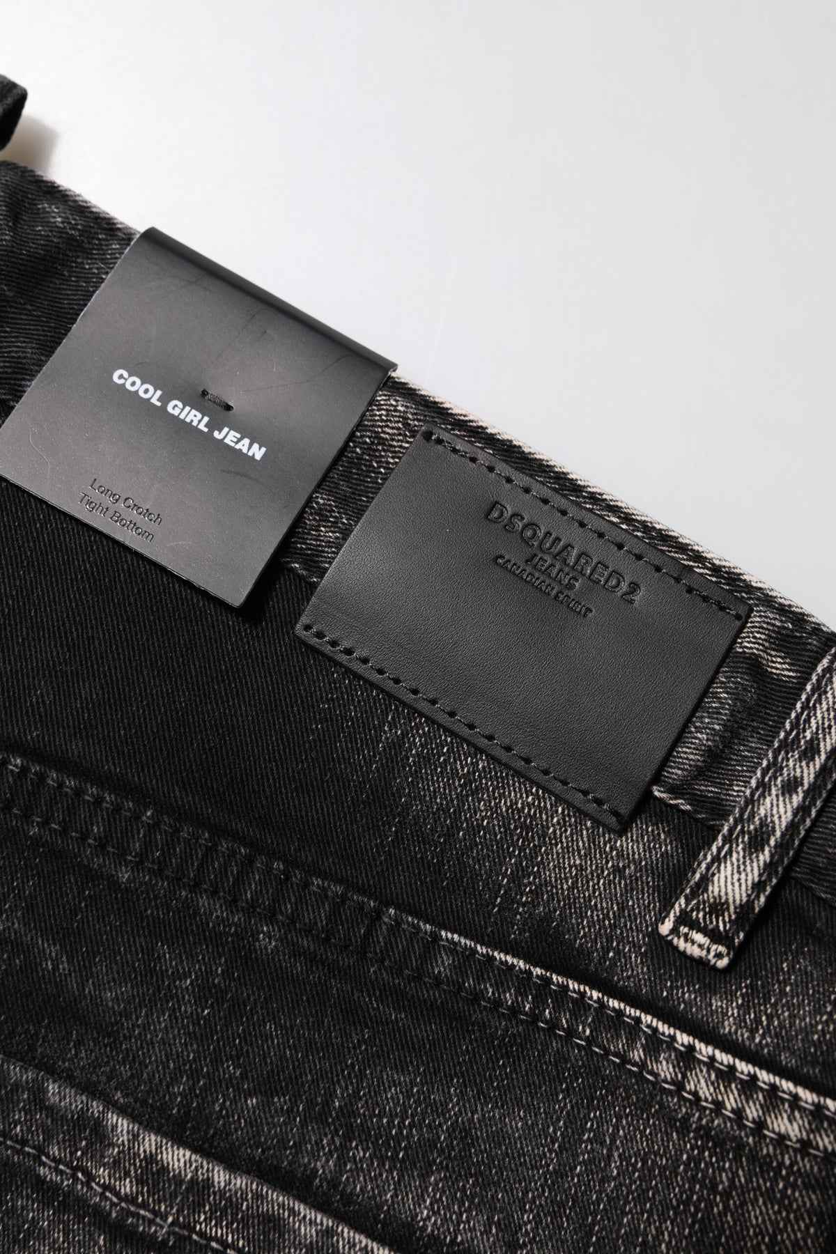 Dsquared² – Schwarze, verwaschene Tapered-Jeans aus Denim mit mittlerer Taille