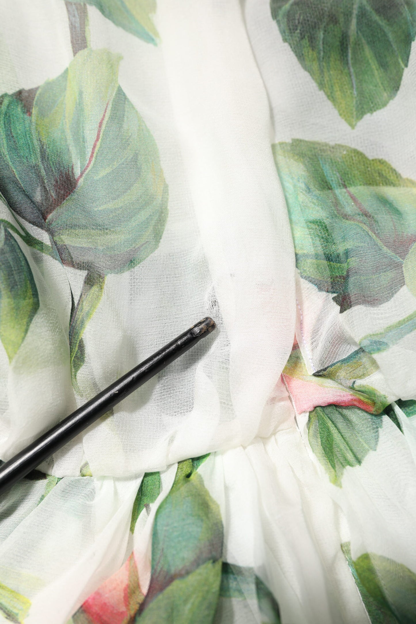 Dolce & Gabbana – Langes Maxikleid aus Seide mit Blumenmuster und Rosen in Weiß