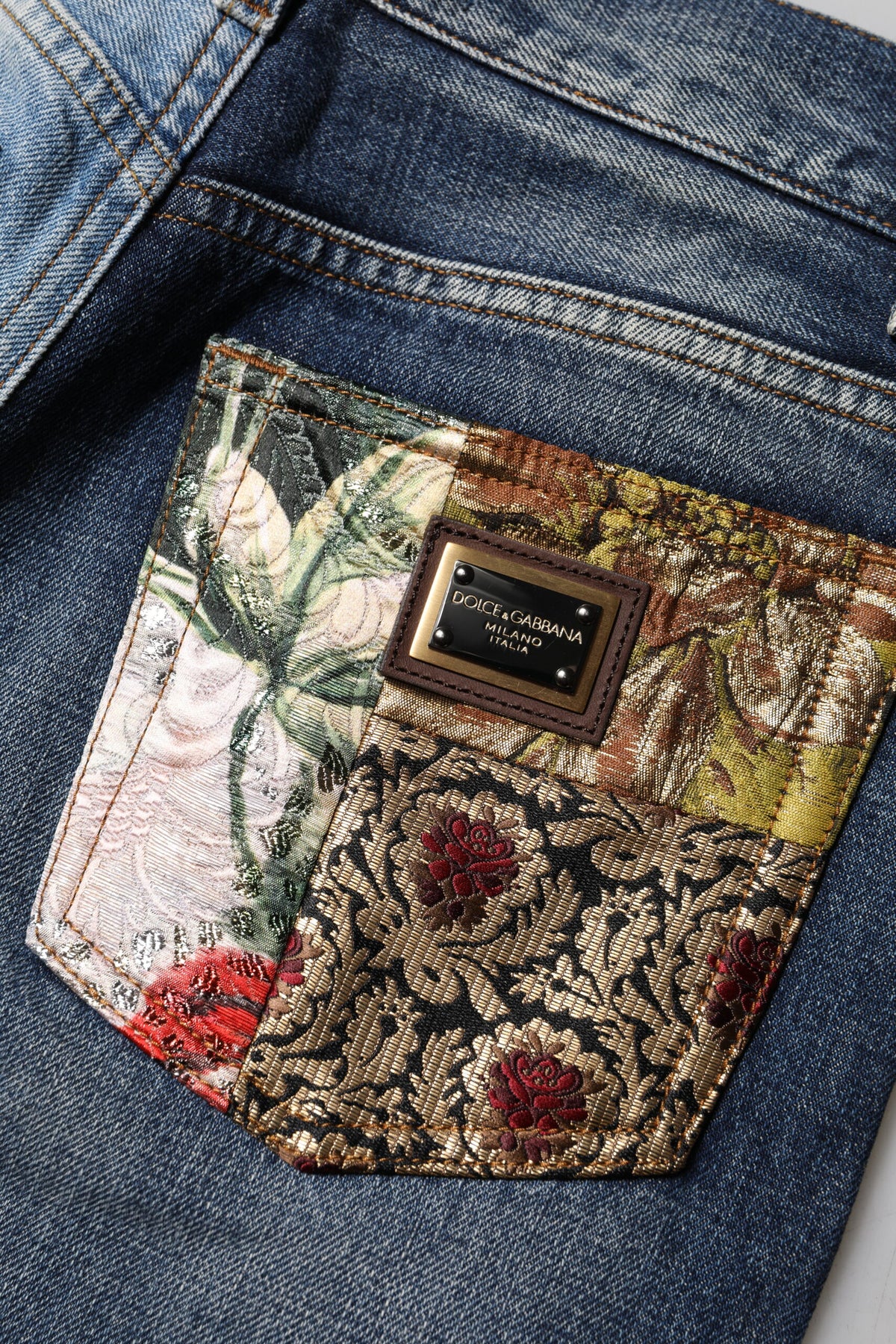 Dolce & Gabbana – Mehrfarbige Patchwork-Jeans aus konischem Denim