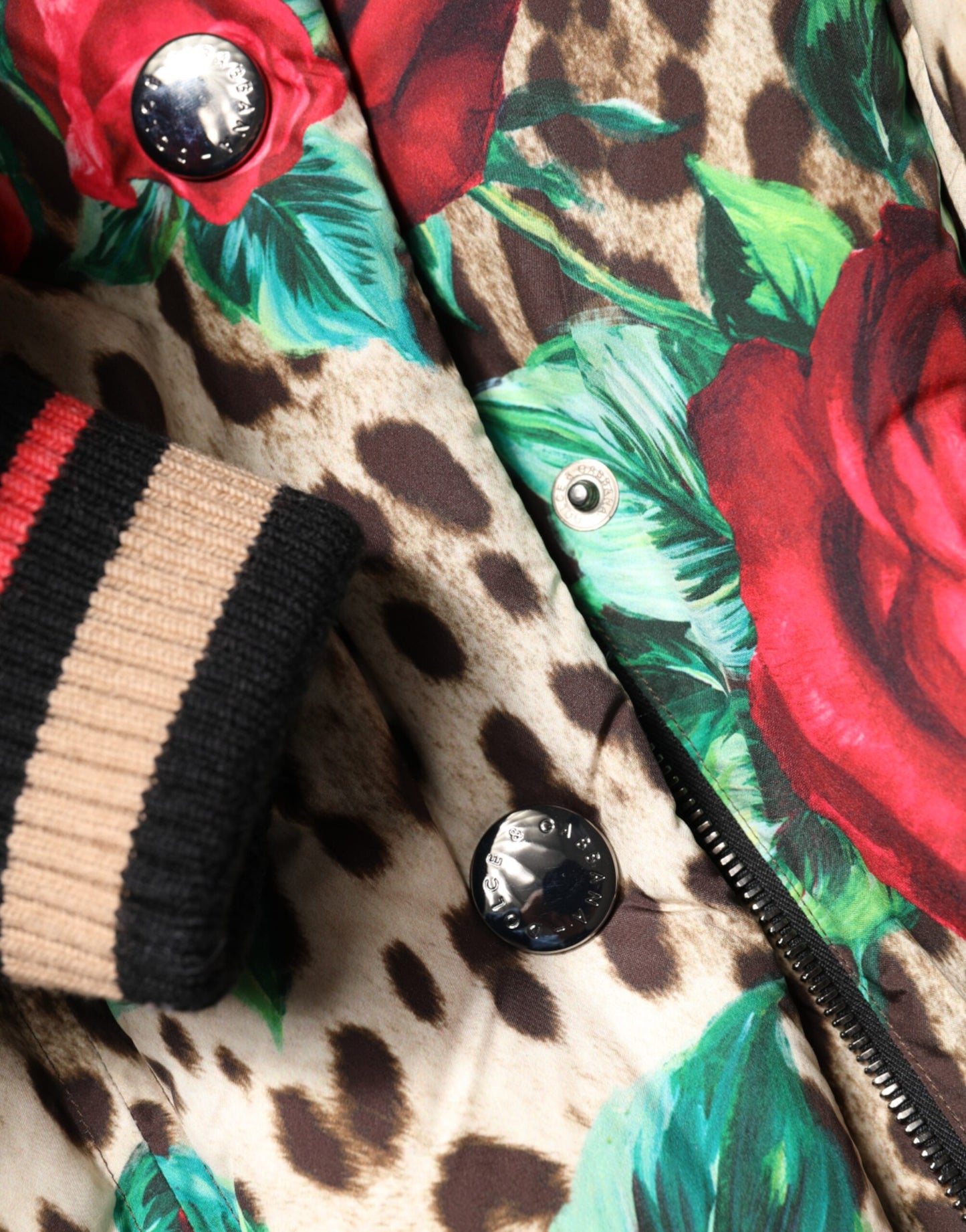 Dolce & Gabbana – Steppjacke mit Leopardenmuster und Rosenmuster in mehreren Farben