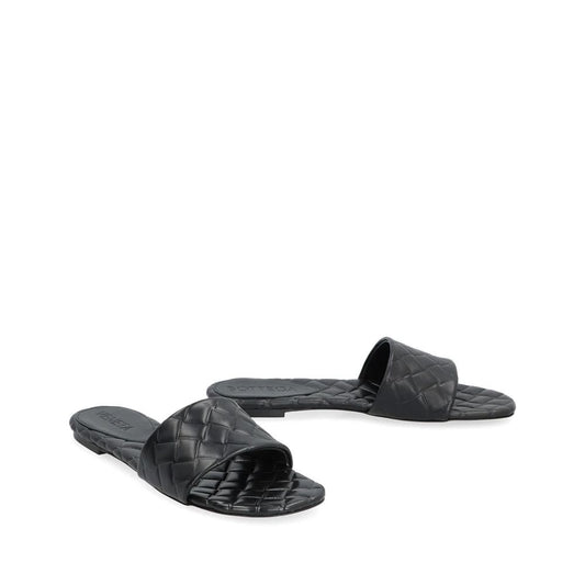 Bottega Veneta Pantoletten aus schwarzem Lammleder