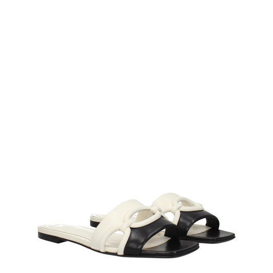 Valentino Garavani Slipper aus schwarzem Leder