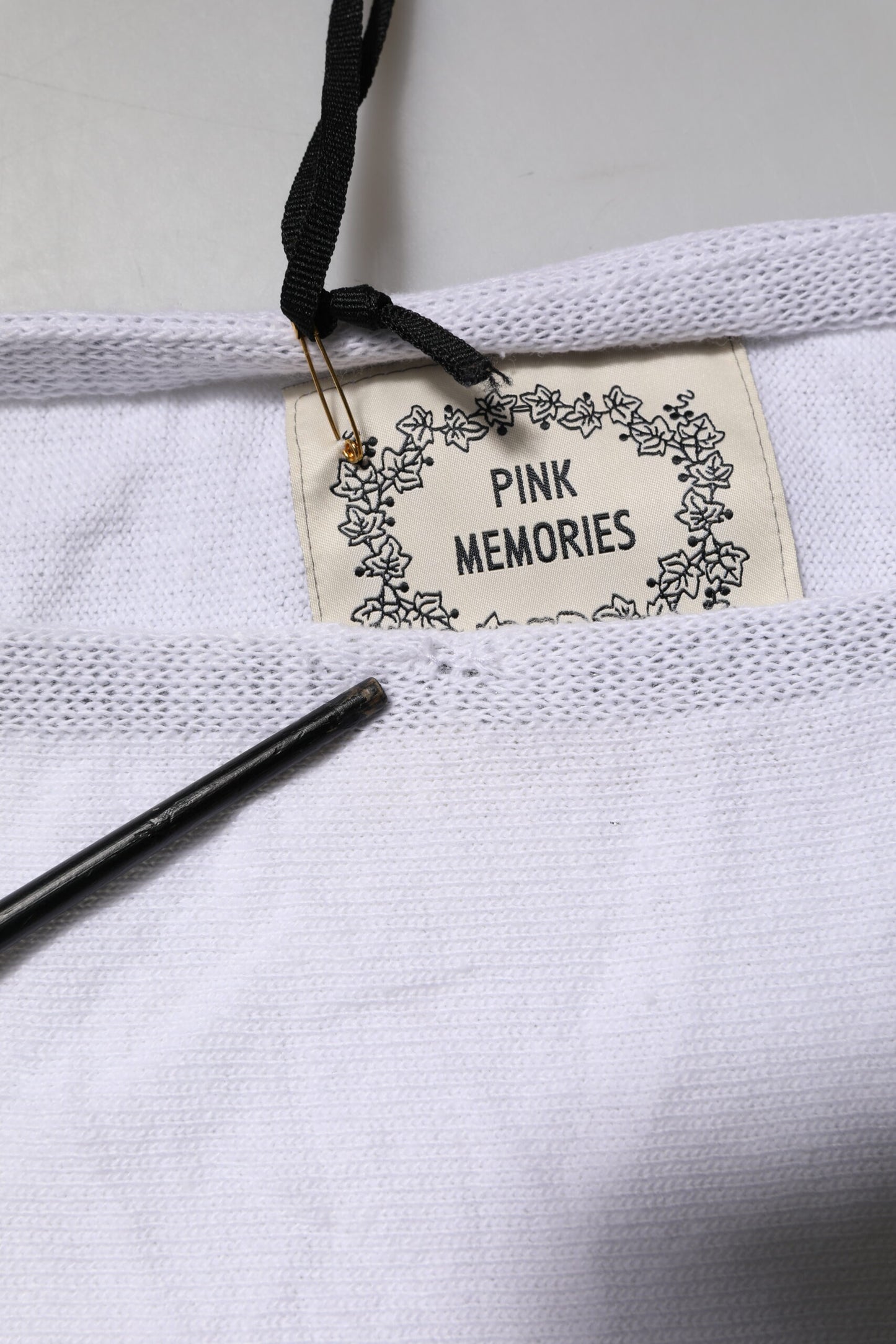 PINK MEMORIES Weißes Blusentop aus Baumwolle mit kurzen Ärmeln und Rundhalsausschnitt