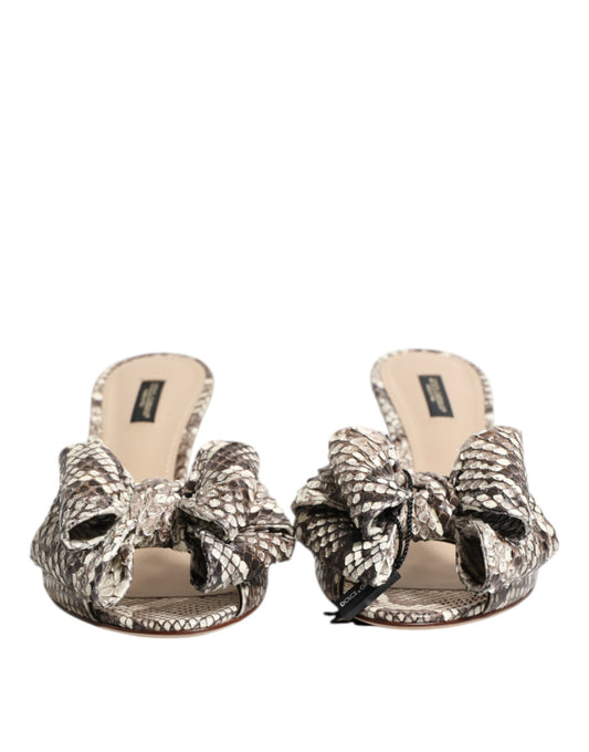 Dolce & Gabbana – Keira – Peep-Toe-Pantoletten aus Leder mit mehrfarbiger Schleife