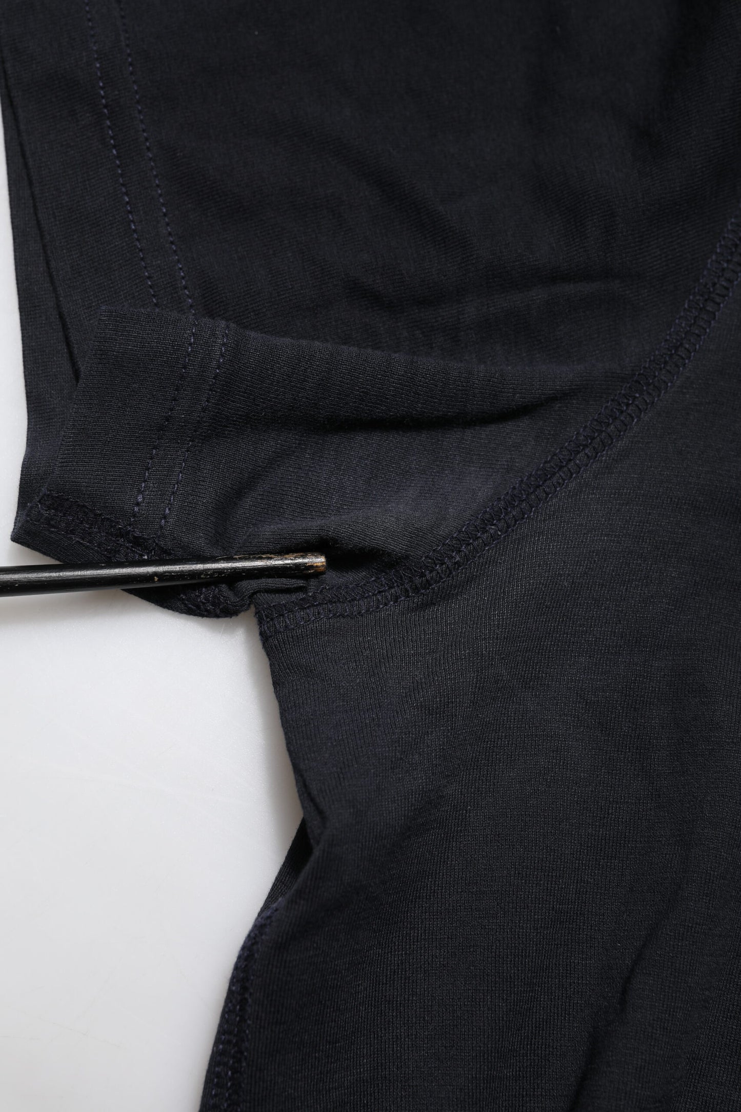 Dolce & Gabbana – Dunkelblaues Baumwoll-T-Shirt mit Rundhalsausschnitt und Logo-Plakette