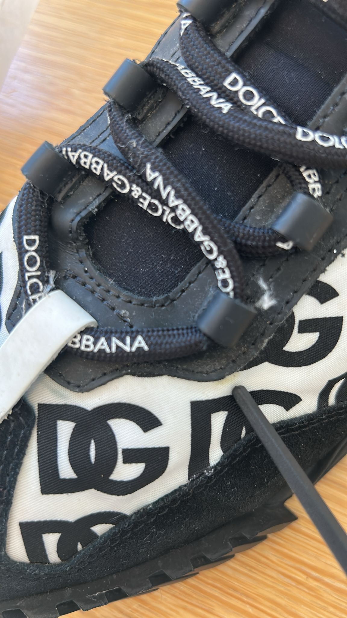 Dolce & Gabbana – Schwarze, niedrige NS1-Sneaker mit Logo und Schnürung